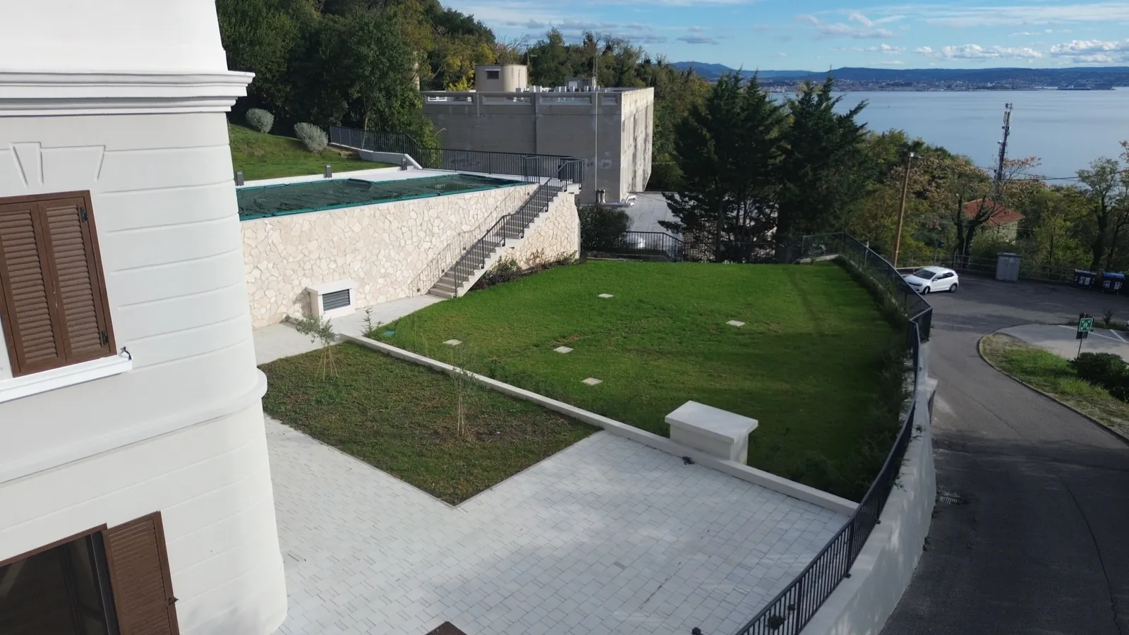 Z drona, 7 m nad točko vzleta