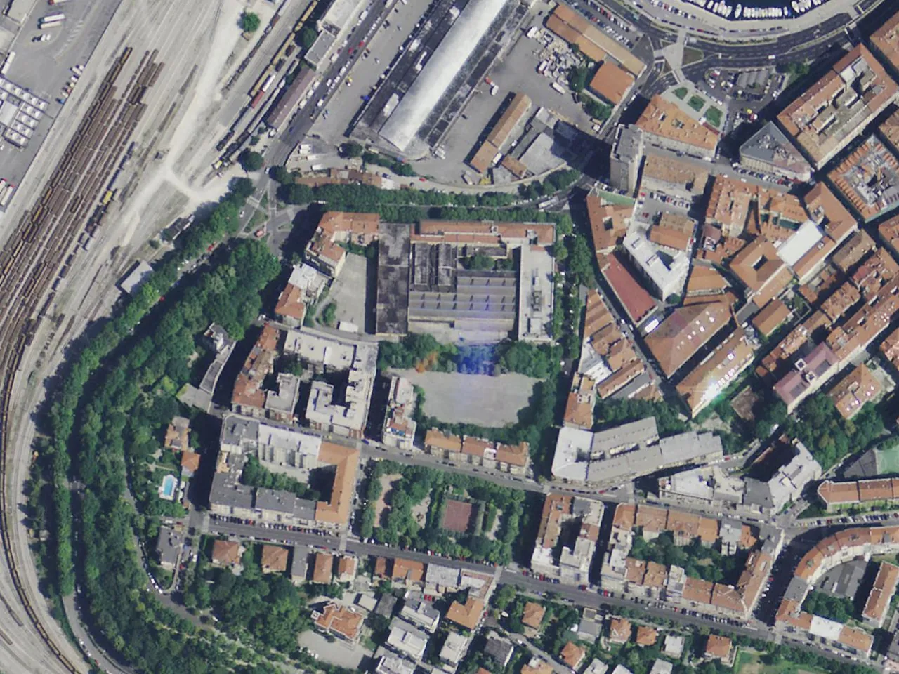 Foto aerea, 2007: la casa al centro del cerchio