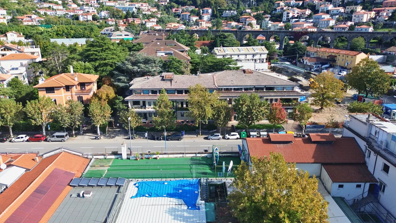 Z drona, 27 m nad točko vzleta