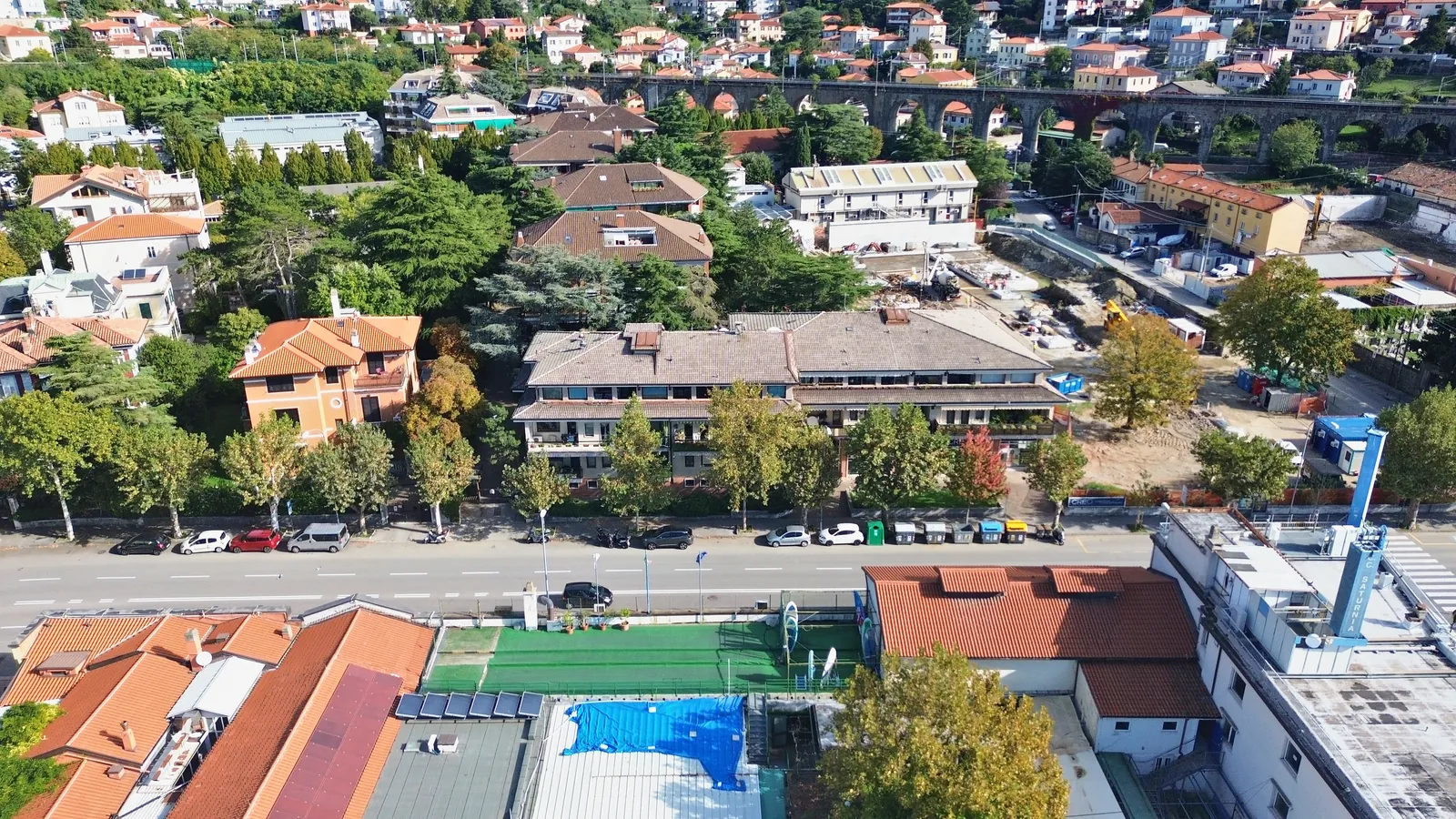Z drona, 43 m nad točko vzleta