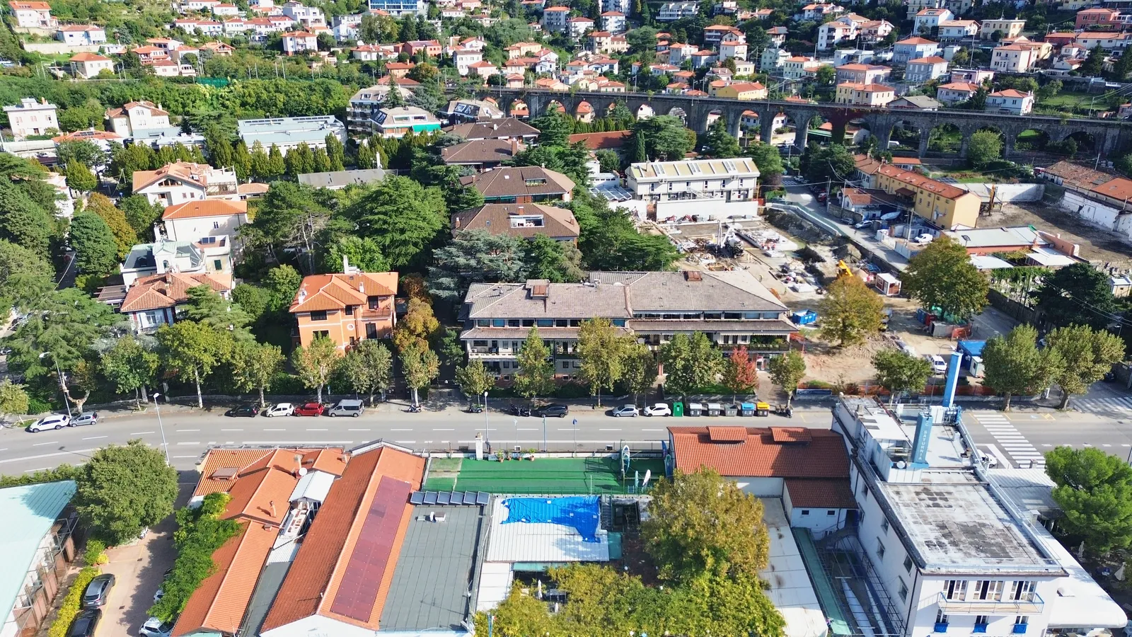 Z drona, 55 m nad točko vzleta