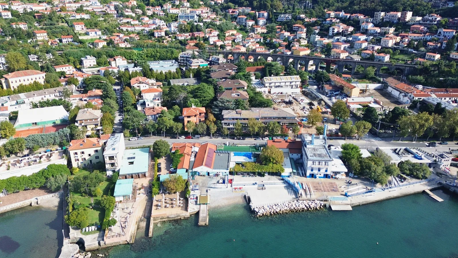 Z drona, 82 m nad točko vzleta