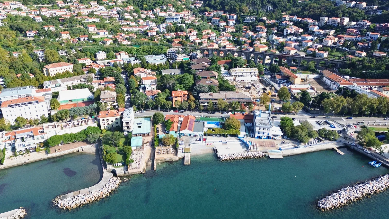 Z drona, 97 m nad točko vzleta