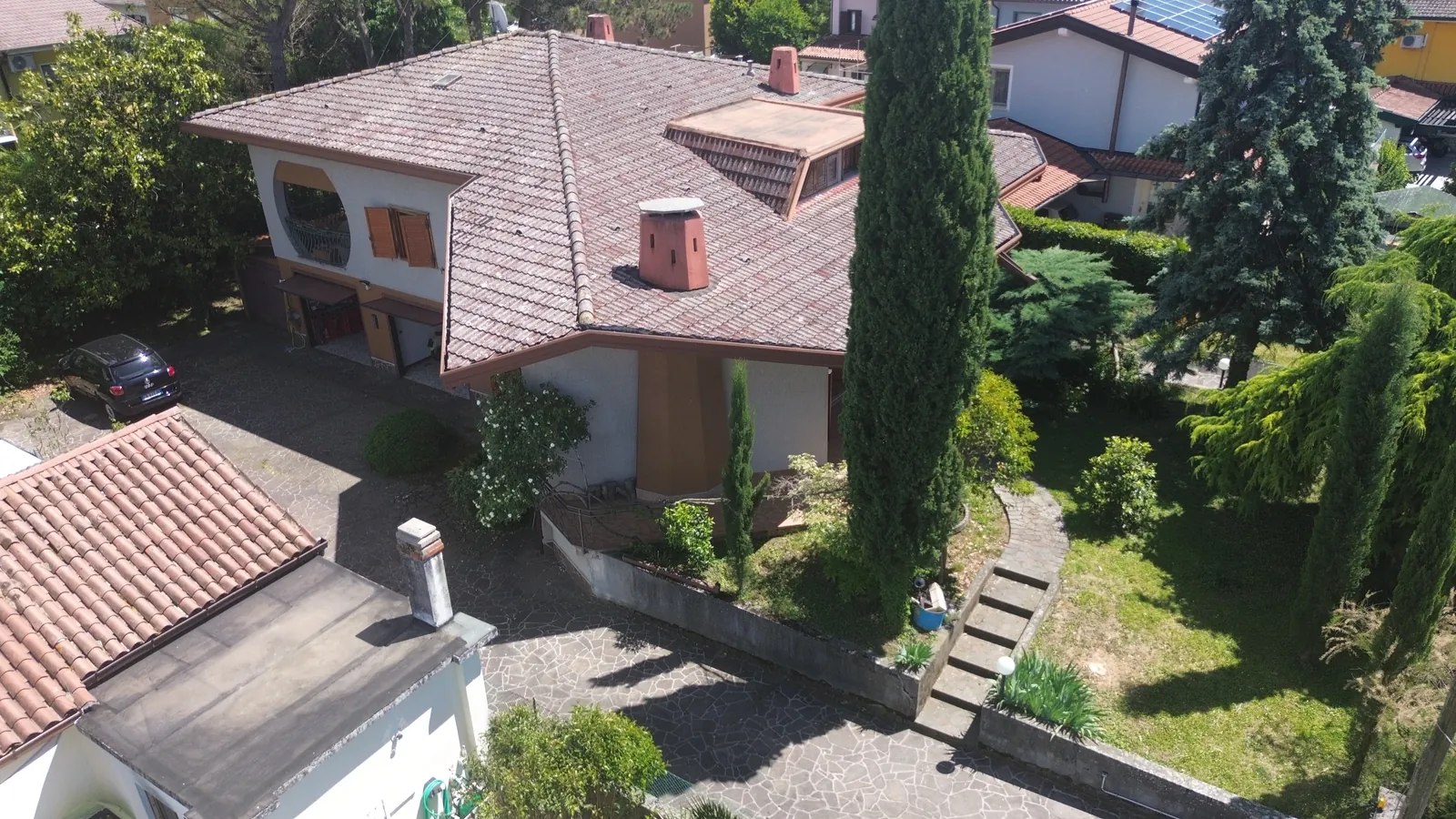 Z drona, 12 m nad točko vzleta