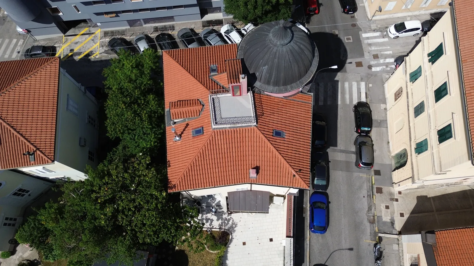 Z drona, 36 m nad vrtom
