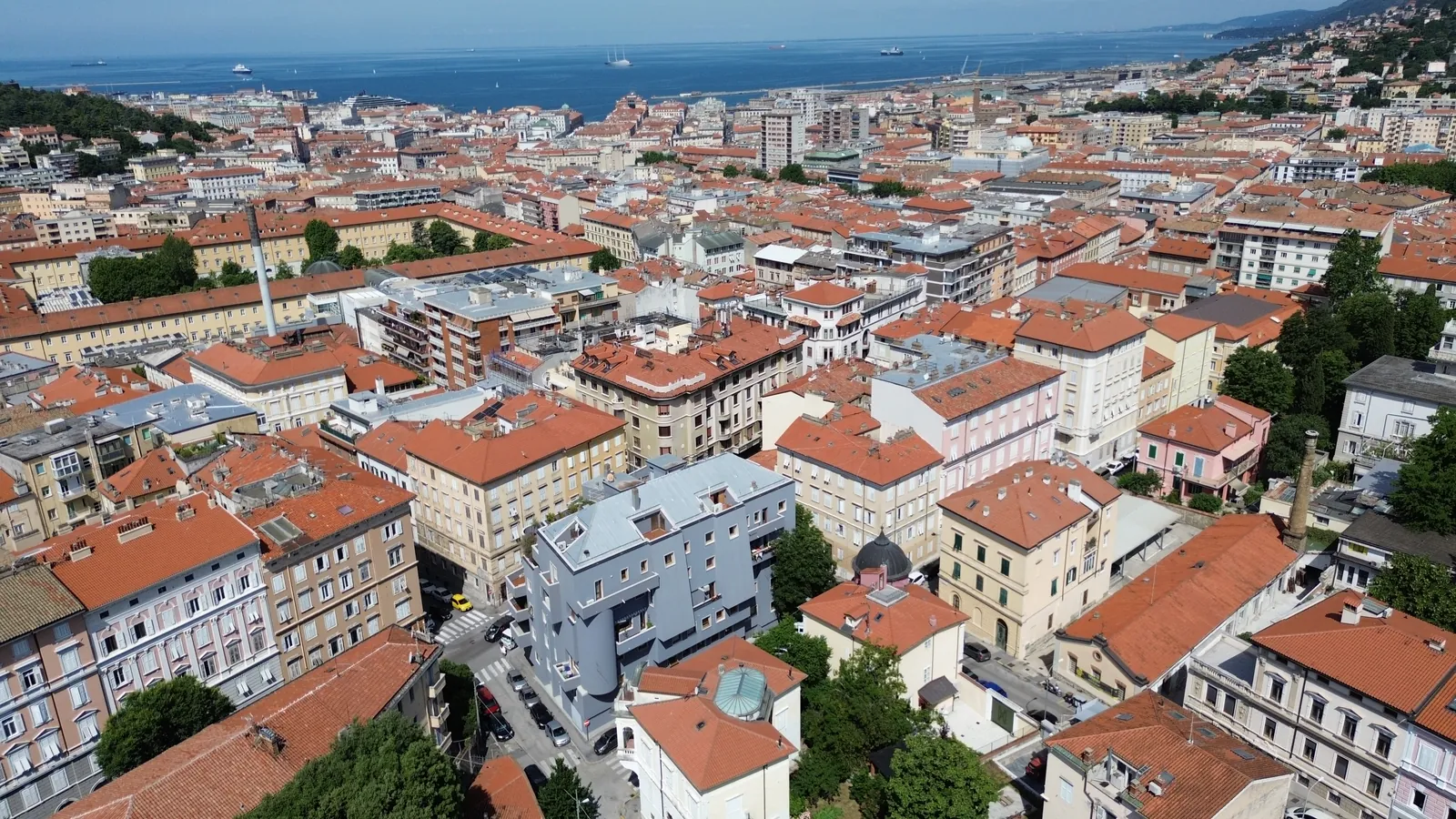 Z drona, 64 m nad vrtom