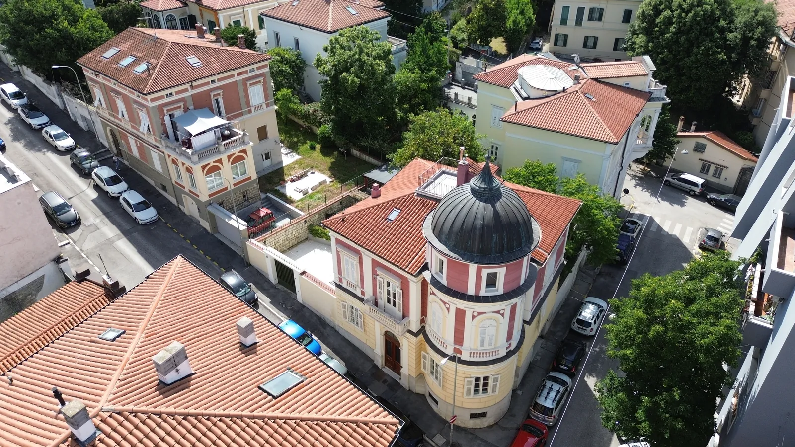Z drona, 30 m nad vrtom
