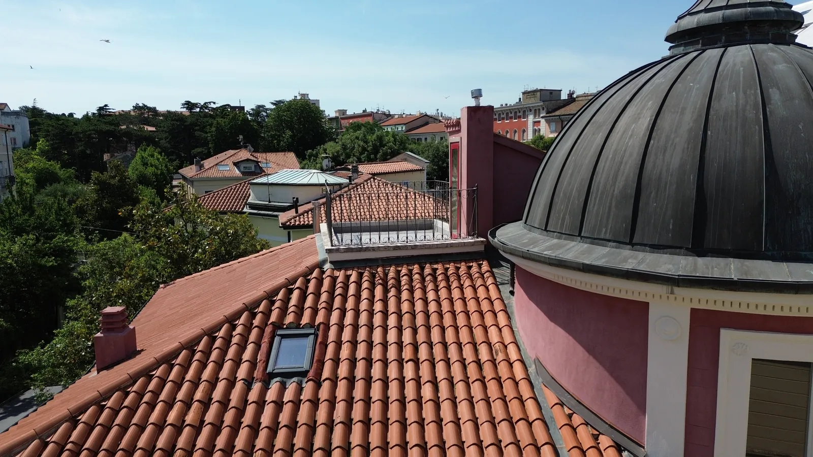 Z drona, 13 m nad vrtom