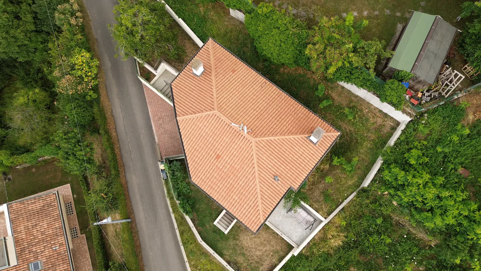 Z drona, 32 m nad točko vzleta